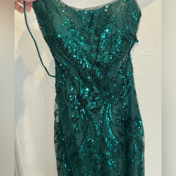 PromGirl Statement-Back Long Sequin Prom Dress - Picture 4 of 8